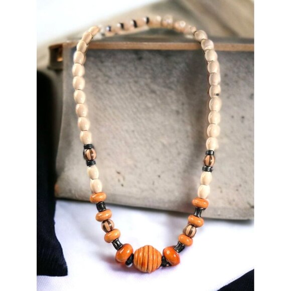 VINTAGE Wooden Beaded Necklace 24” Shades Of Beige & Brown Boho Classic - Picture 1 of 9